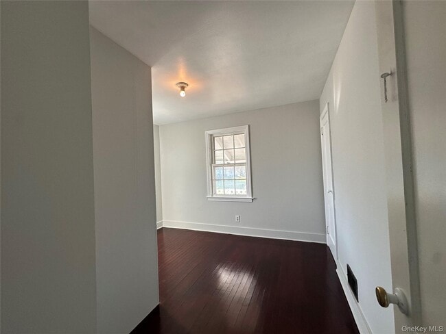 Building Photo - 496 Bloomingburg Rd