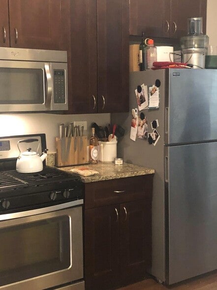 Building Photo - 2245 W Shakespeare Ave