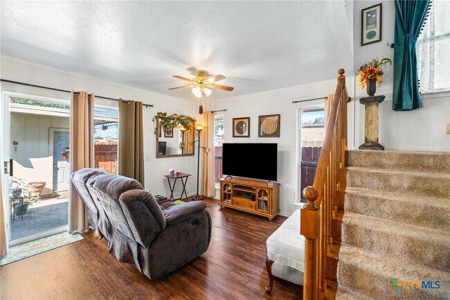 Building Photo - 619 Strings Dr