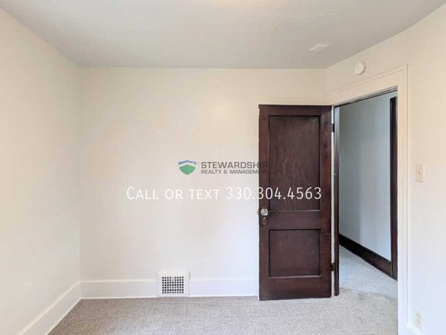 Building Photo - 1412 16th St NW