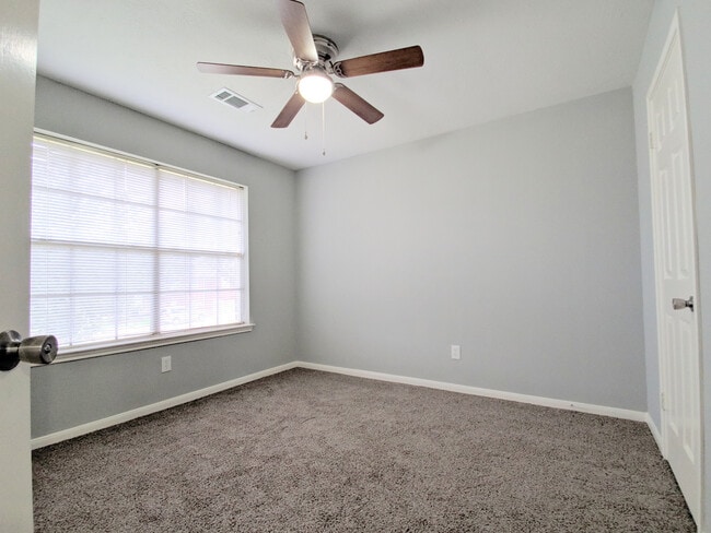 Building Photo - 4805 E Columbary Dr