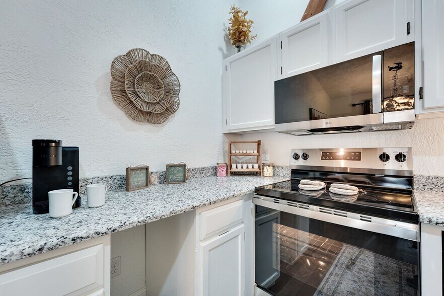 Building Photo - 395 Ozark Mountain Resort Dr