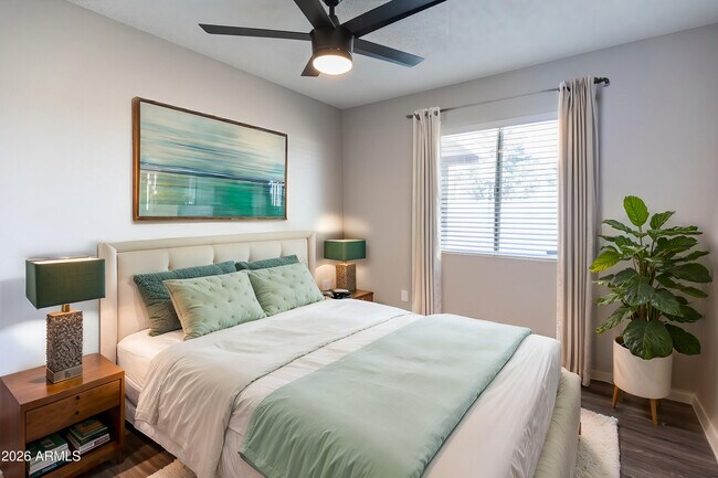 Building Photo - 2126 W Hermosa Dr