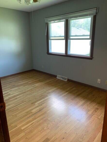 Building Photo - 1044 Rainbow Blvd