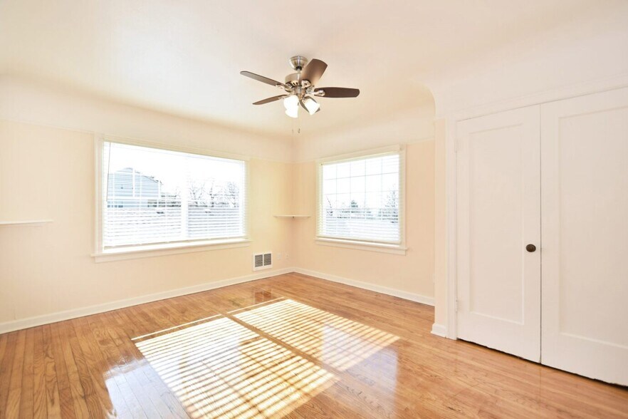 Building Photo - 11240 SW Barbur Blvd