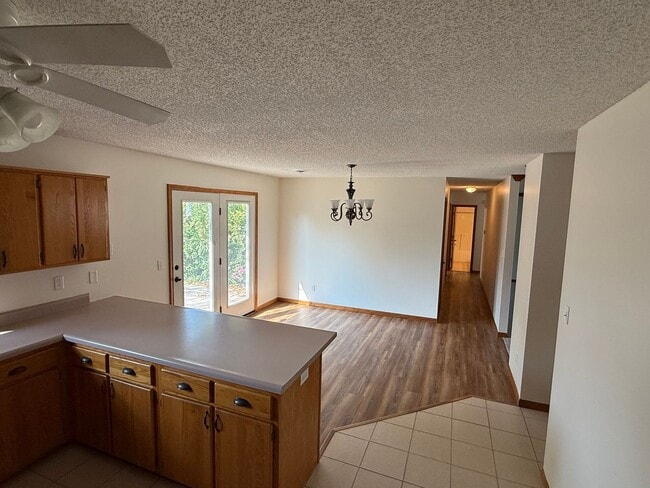 Building Photo - 3916 Fox Ridge Dr