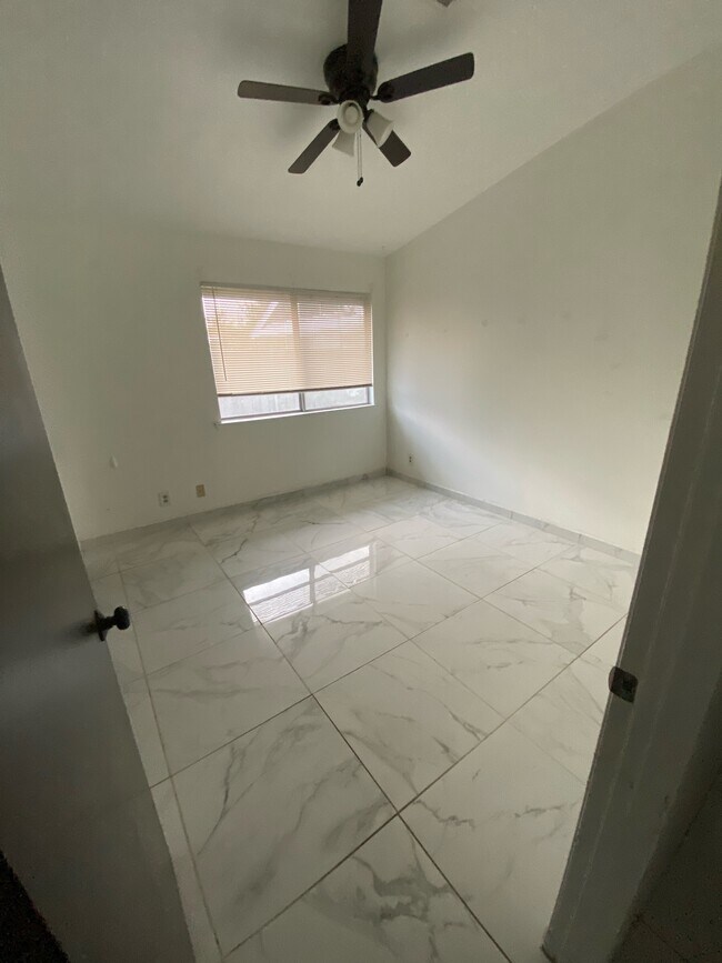 Building Photo - 1034 Kaweah St