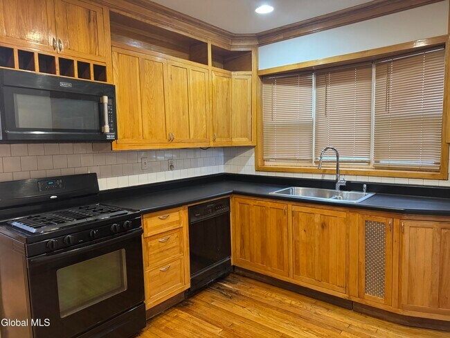 Building Photo - 147 Homestead Ave