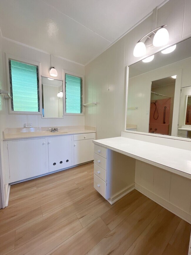 Building Photo - N116ach (REOM)