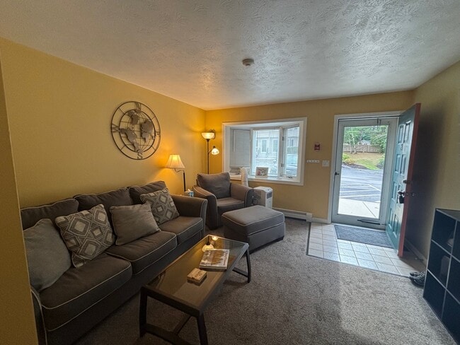 Building Photo - 266 Endicott St N