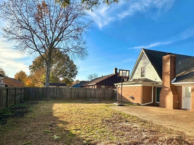 Building Photo - 7475 Kingsland Dr