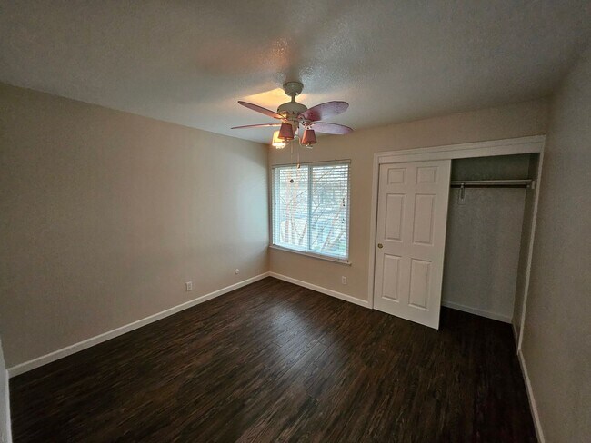 Building Photo - Beautiful 2 Bed Condo