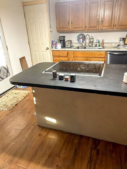 Building Photo - 212 Main St