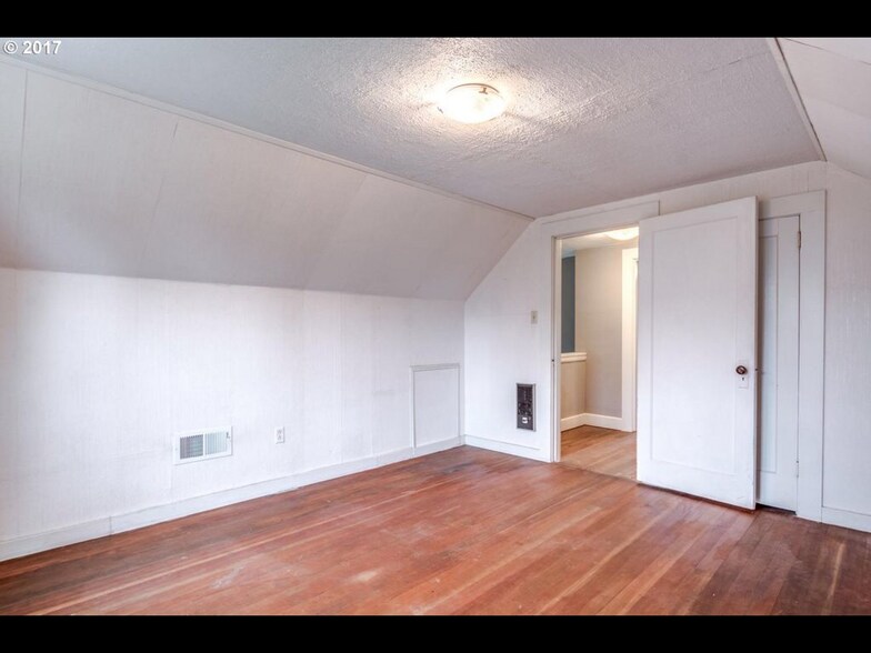 Upstairs Bedroom #2 - 4709 NE 15th Ave