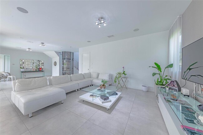 Building Photo - 7515 NW 99th Ave