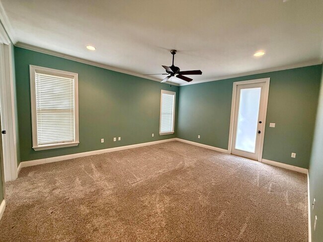 Building Photo - 70 Jakes Way