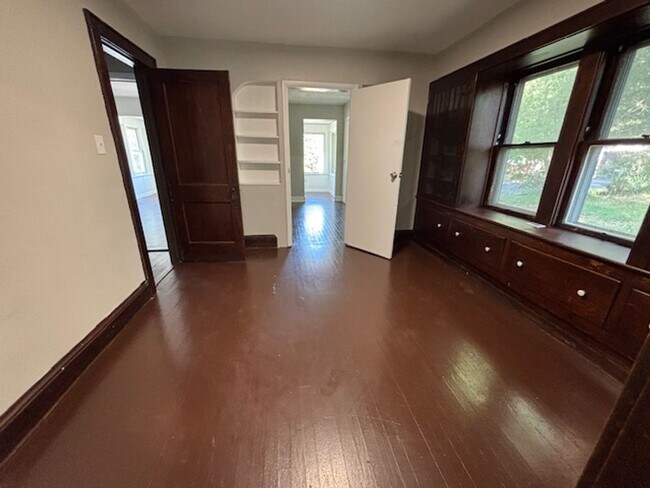 Building Photo - Classic 1928 Goodyear Heights charmer—fireplace, yard & off-street parking