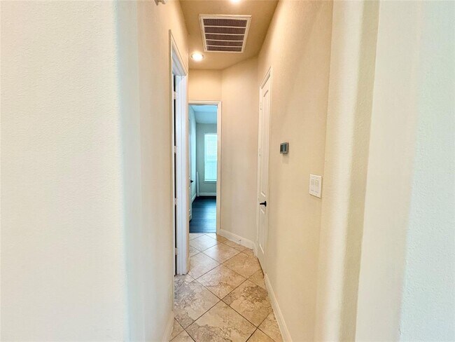 Building Photo - 21346 Huron Bend Dr