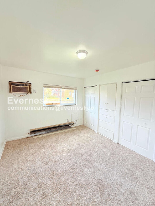 Building Photo - 15601 Schoolcraft Rd