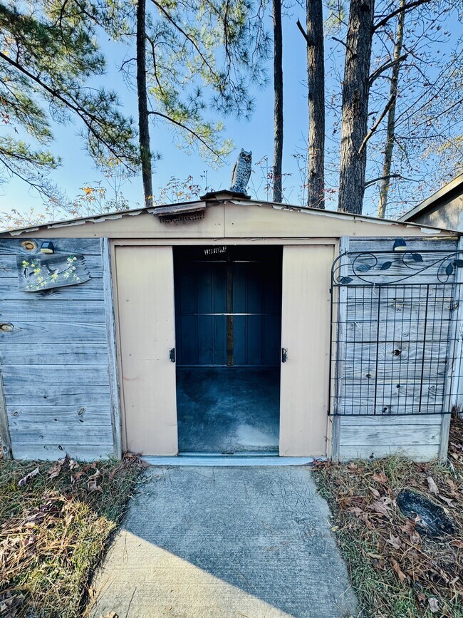 Building Photo - 932 Eaglet Cir