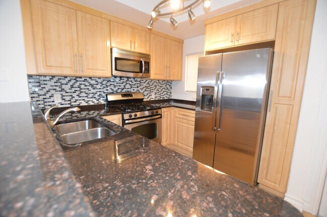 Building Photo - Meridian Unfurnished 1 Bed | 1 Bath Luxury Condo