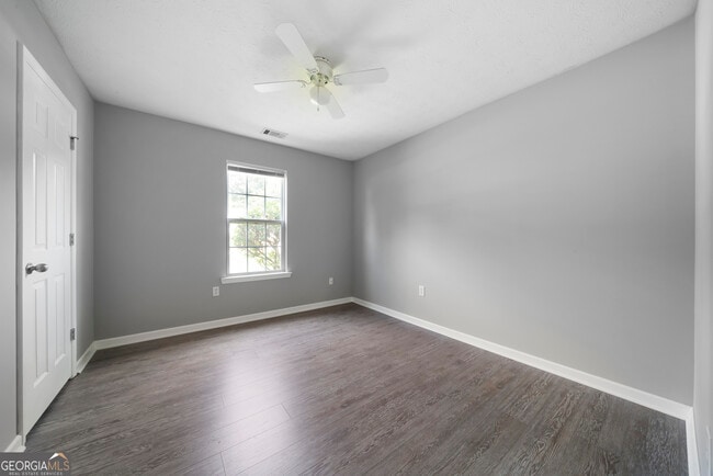 Building Photo - 761 Twin Oaks Ln