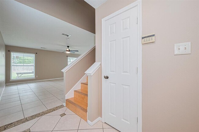 Building Photo - 8714 Ashlawn Dr