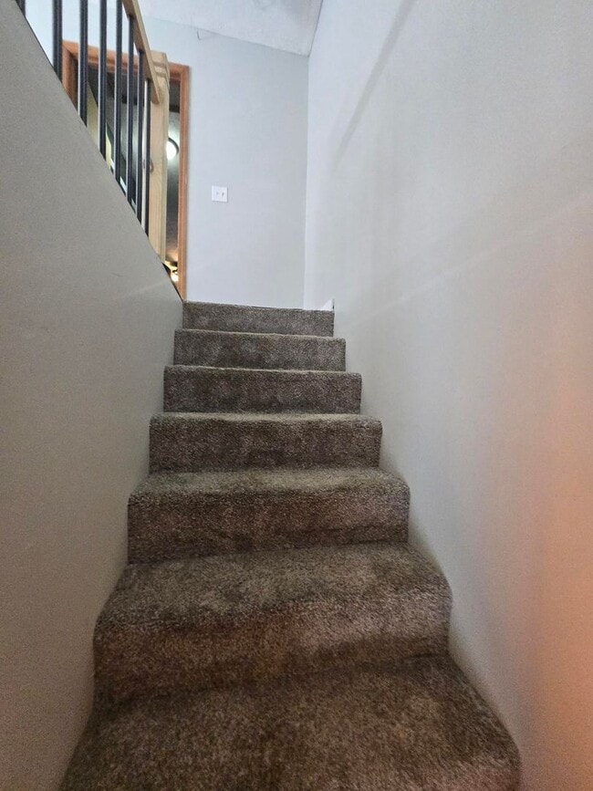 Building Photo - This charming 3-bedroom, 2-bathroom home o...