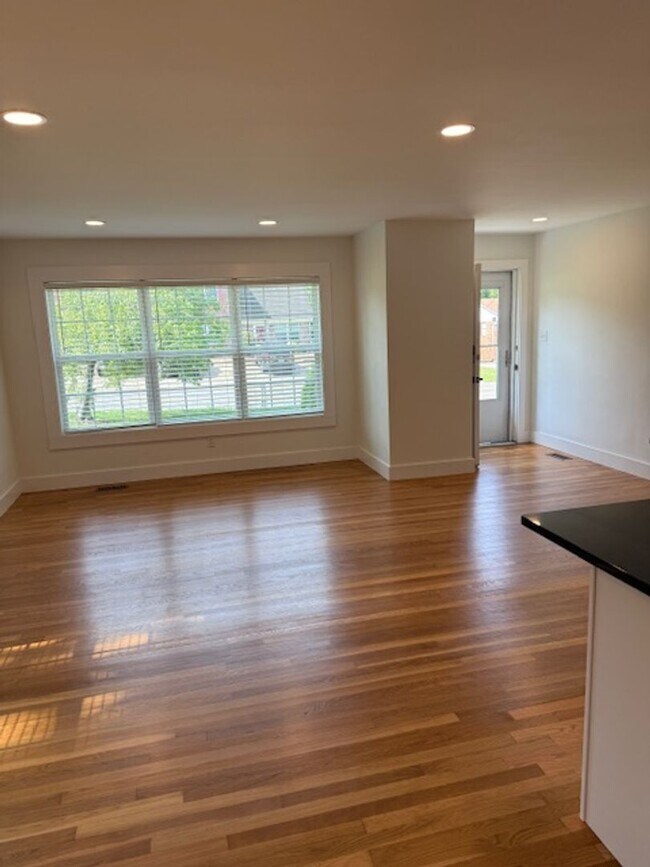 Building Photo - Beautiful remodeled home