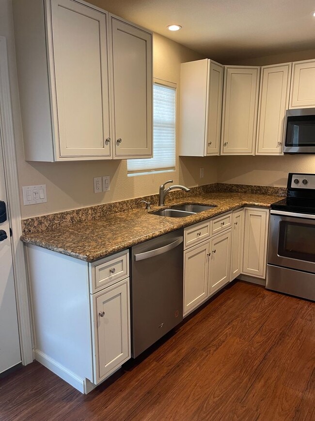 Building Photo - NEW ON MARKET !!