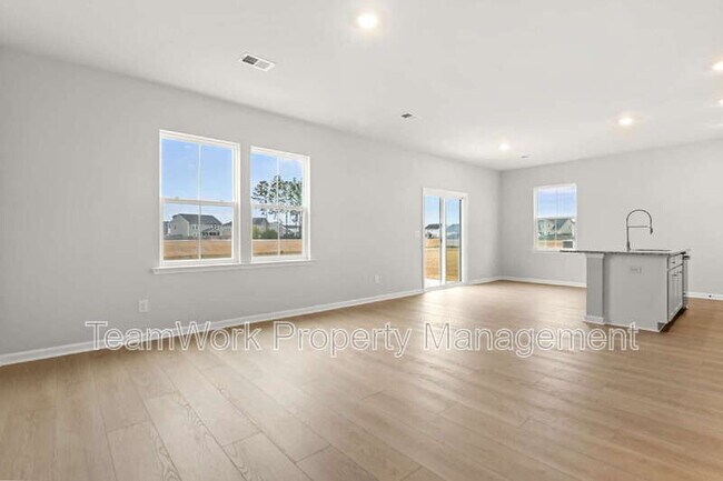 Building Photo - 658 Culpepper St