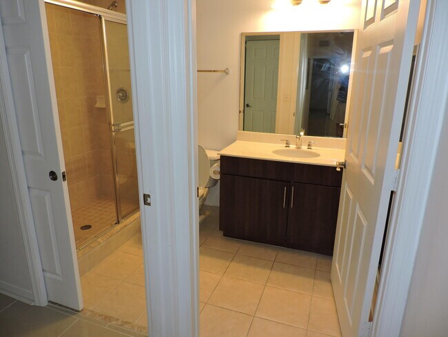 Building Photo - 4905 Midtown Ln