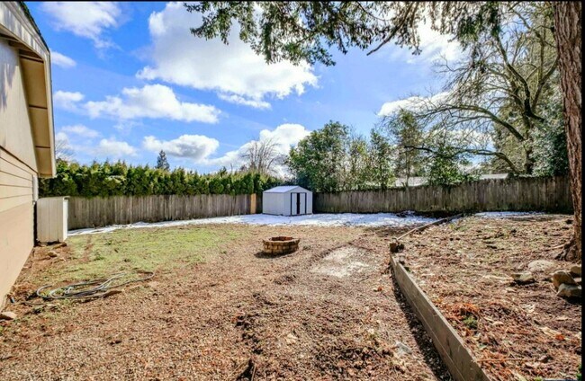 Building Photo - 1420 Cunningham Ln S