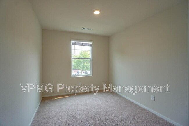Building Photo - 2628 NE 117th Pl