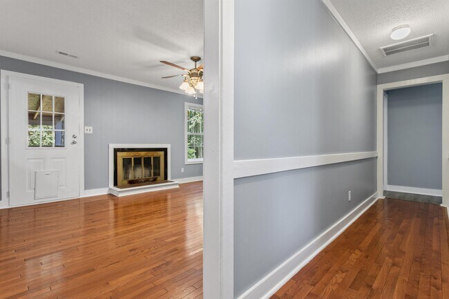 Building Photo - 417 Foxhall Dr