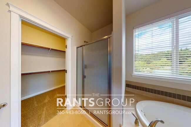 Building Photo - 3 Car Garage! Private Beach Access! Fantastic Location! I5 & shopping only 5 minutes away!