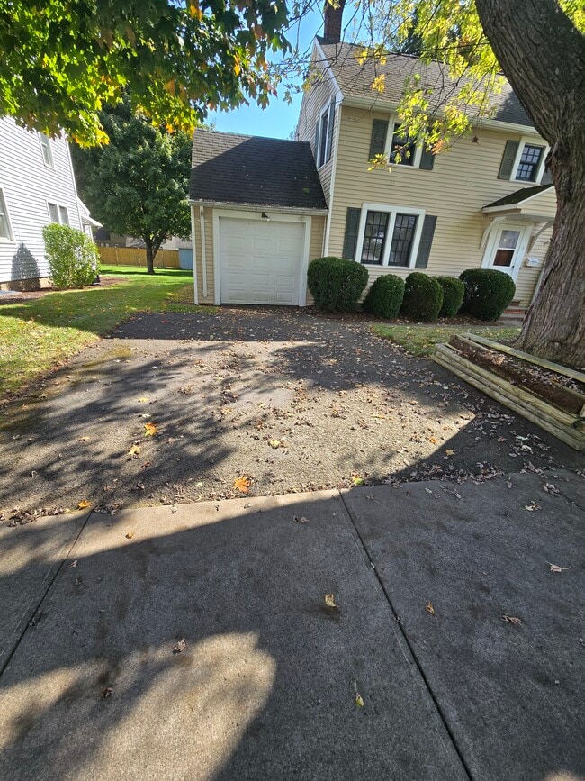 Primary Photo - 3 Glyndon Ave