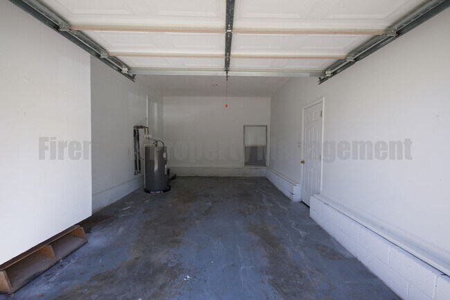 Building Photo - Newly Renovated 4 Bedroom 2 Bathroom
