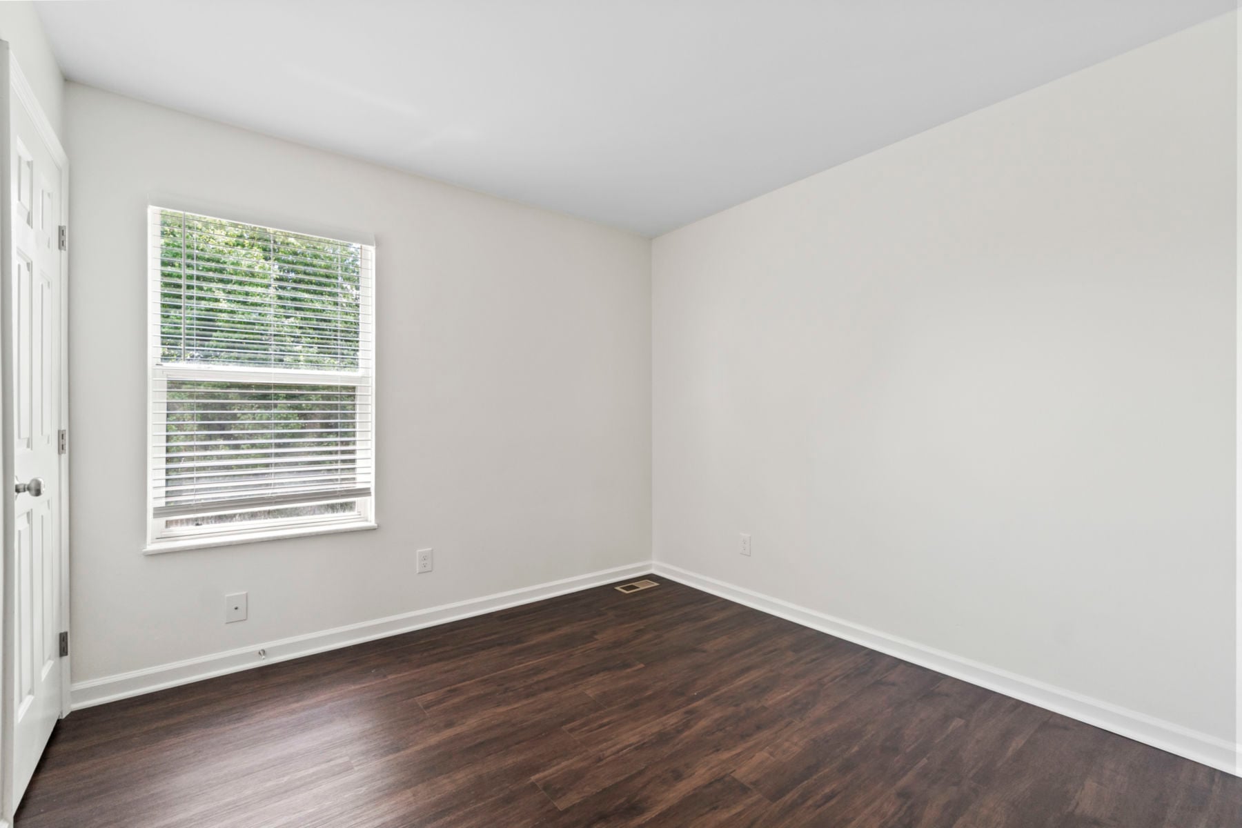 Building Photo - 6981 Bennell Dr