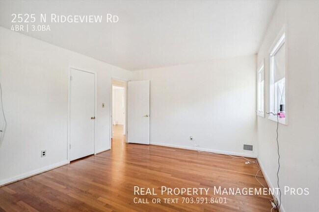 Building Photo - 2525 N Ridgeview Rd