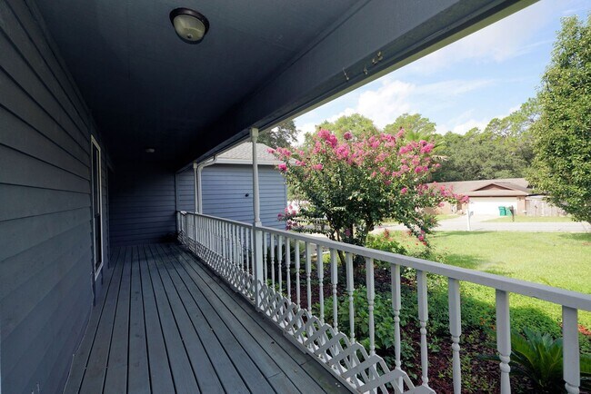 Building Photo - 504 Miller Ln