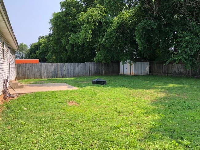 Building Photo - 3435 Sandpiper Dr