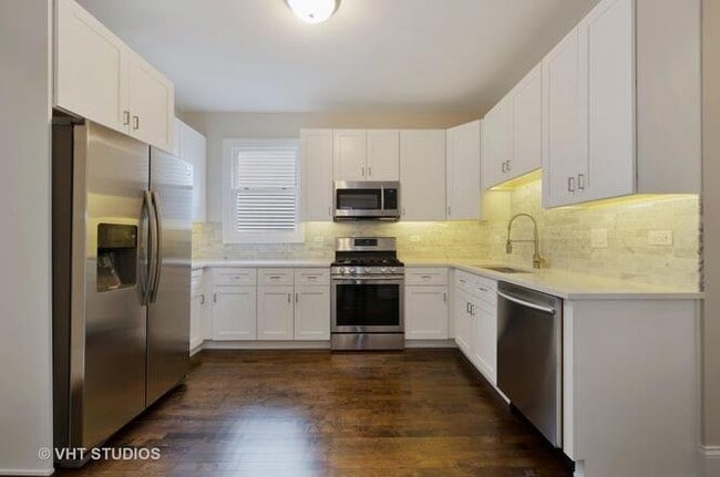 Building Photo - 2305 N Ridgeway Ave
