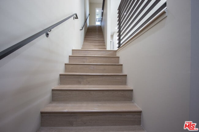 Building Photo - 4924 Laurel Canyon Blvd