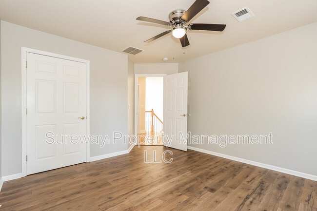 Building Photo - 2 Lucha Ct