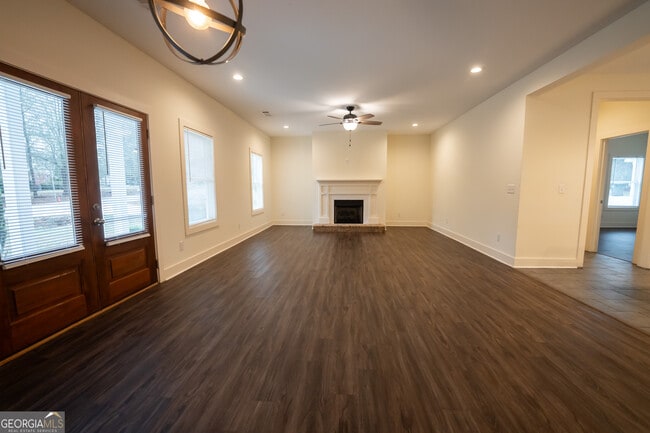 Building Photo - 1020 Bell Cir