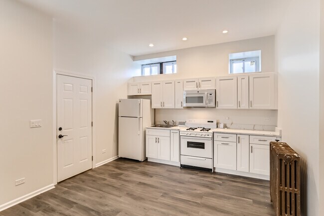 Building Photo - 226 E Illinois St