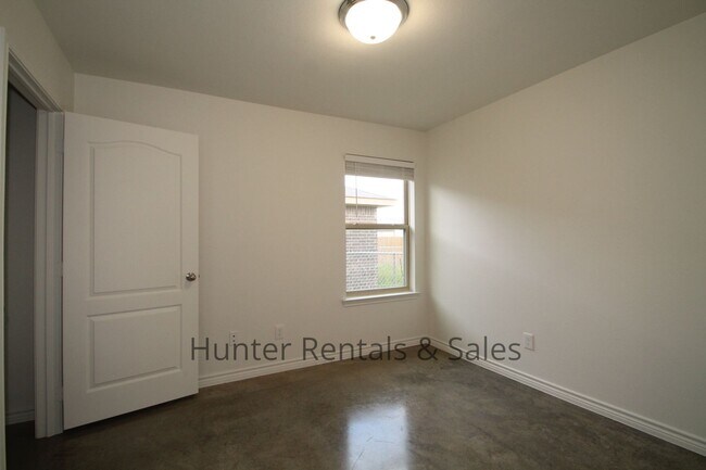 Building Photo - North Killeen 3-Bed Duplex with Modern Tou...
