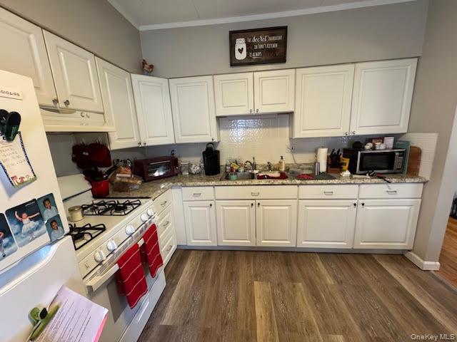 Building Photo - 223 Hudson St