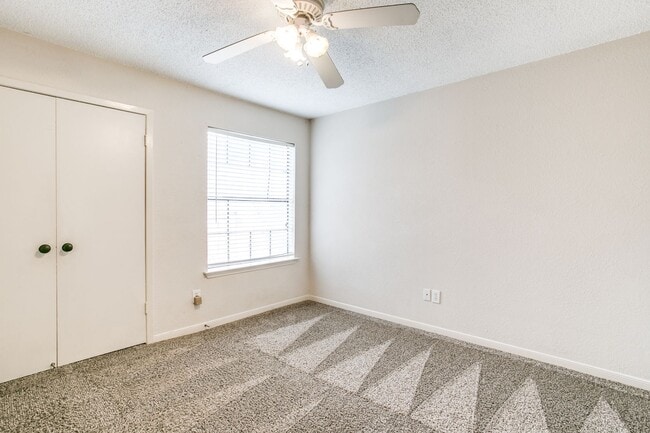 Building Photo - 2621 Piedras Dr